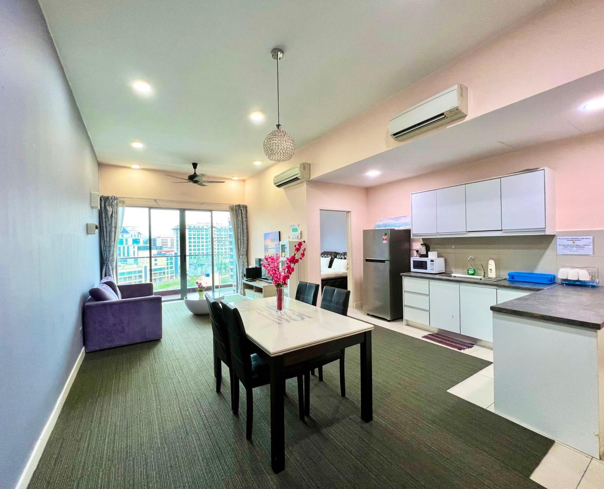 Capital O 90987 The Loft Residences Homestay @ Imago Shopping Mall 2 Kampong Sembulan Экстерьер фото
